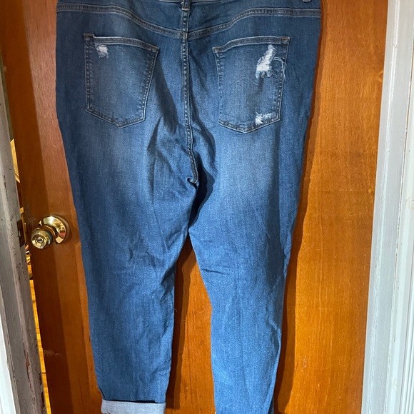 forever 21 distressed blue jeans. Size 20 - Picture 4 of 4
